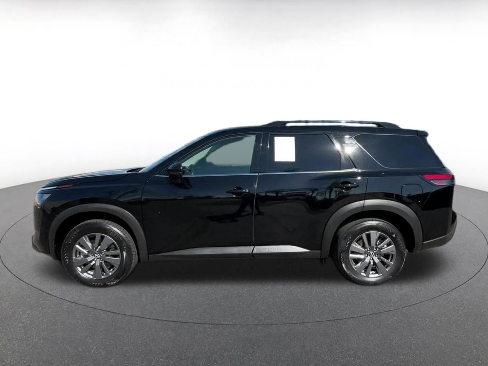 Used 2025 Nissan Pathfinder SV FWD image 9