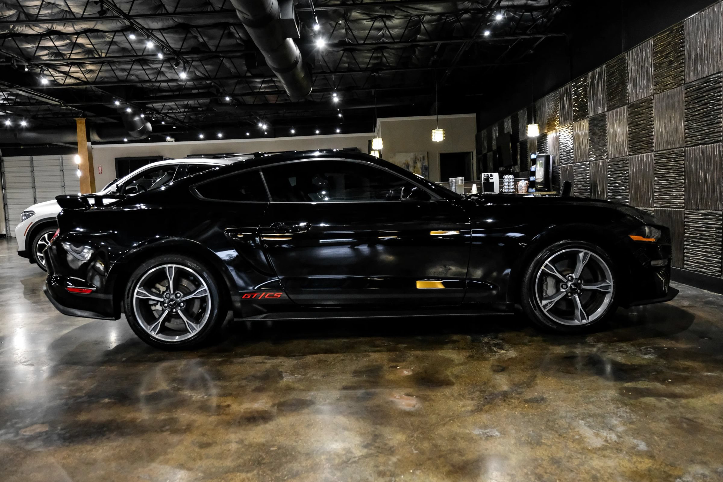 Used 2022 Ford Mustang GT Premium w/ Equipment Group 401A RWD image 5