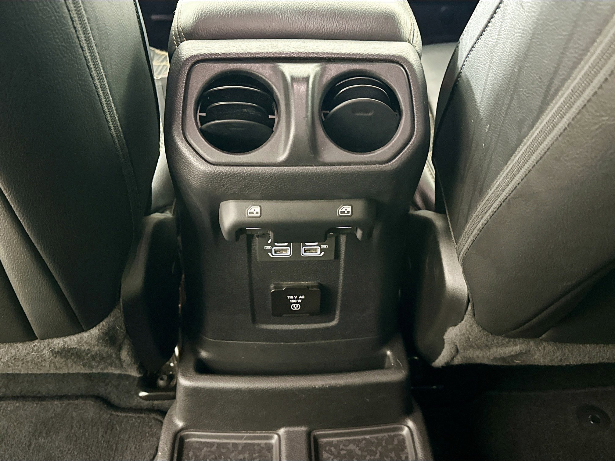 Used 2022 Jeep Wrangler Unlimited Sahara AWD/4WD image 32