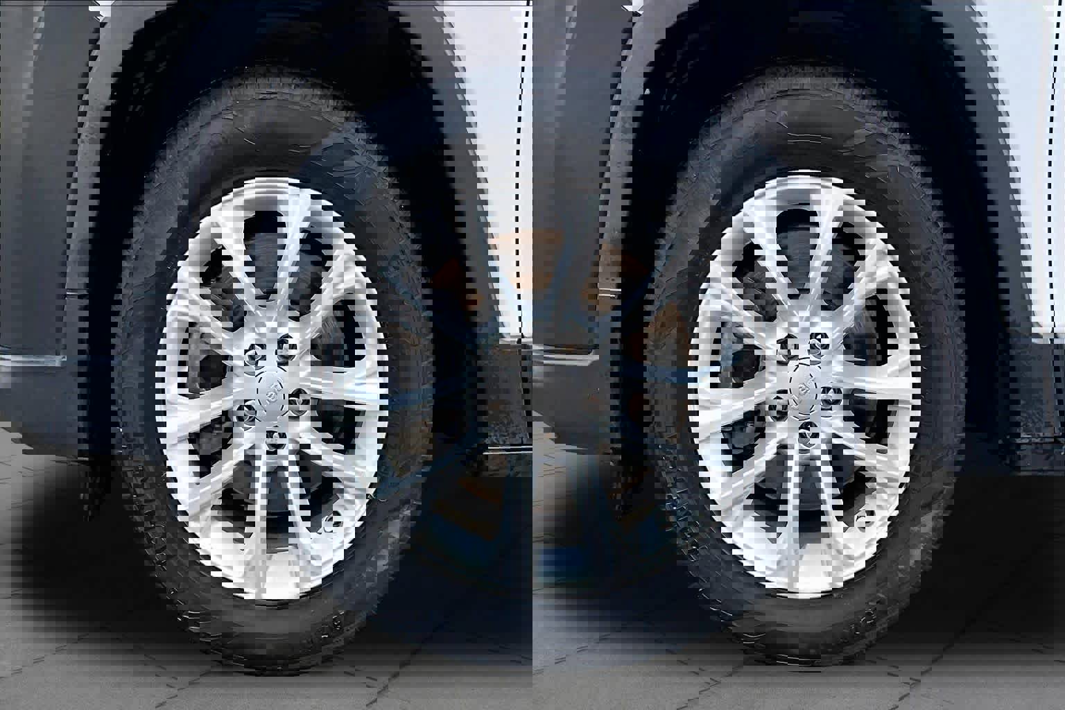 Used 2020 Jeep Cherokee Latitude FWD image 11