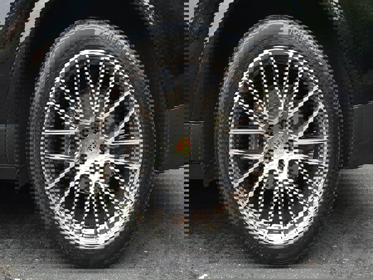 Used 2023 Porsche Cayenne Platinum Edition image 66