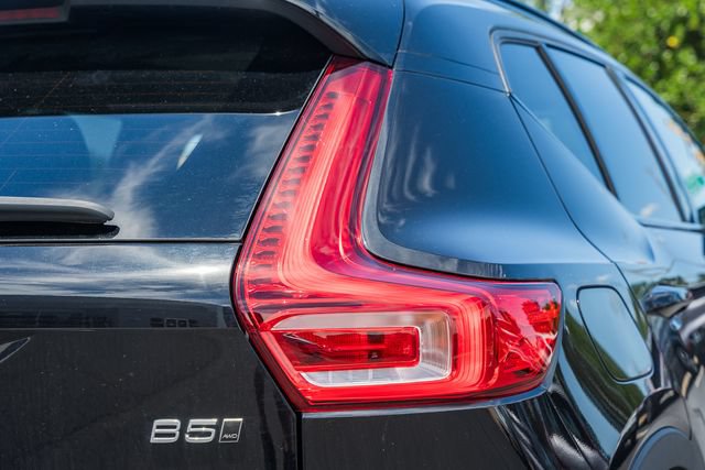 Certified 2025 Volvo XC40 B5 Plus AWD/4WD image 7