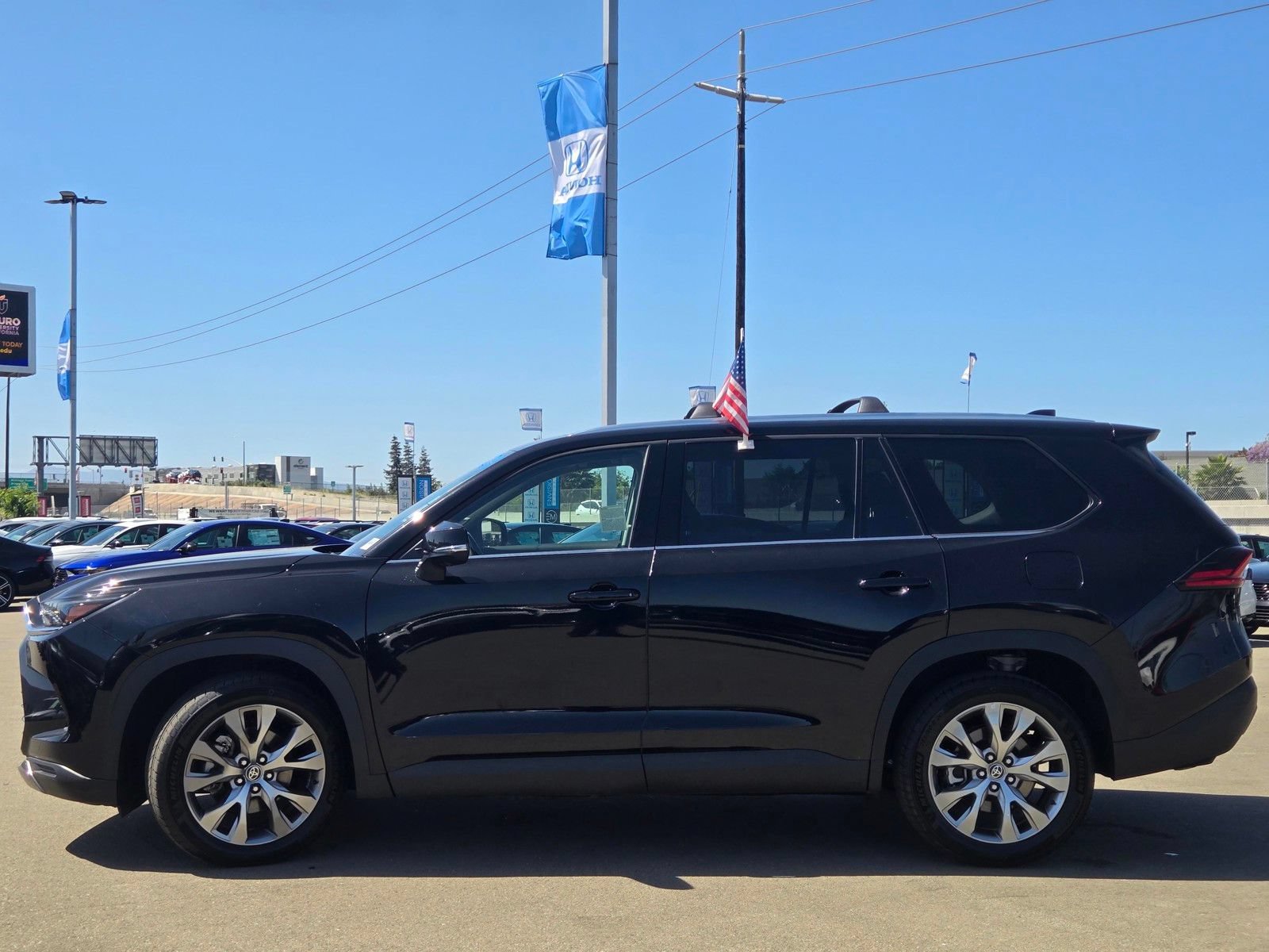 Used 2025 Toyota Grand Highlander FWD image 4