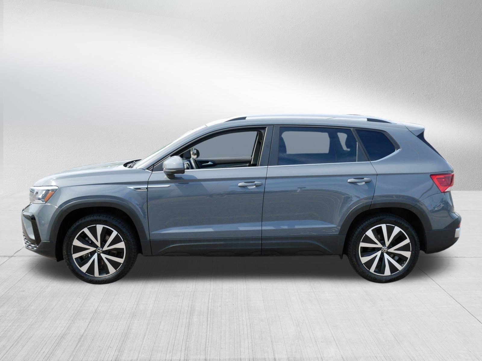 Certified 2022 Volkswagen Taos SE w/ Panoramic Sunroof Package AWD/4WD image 4