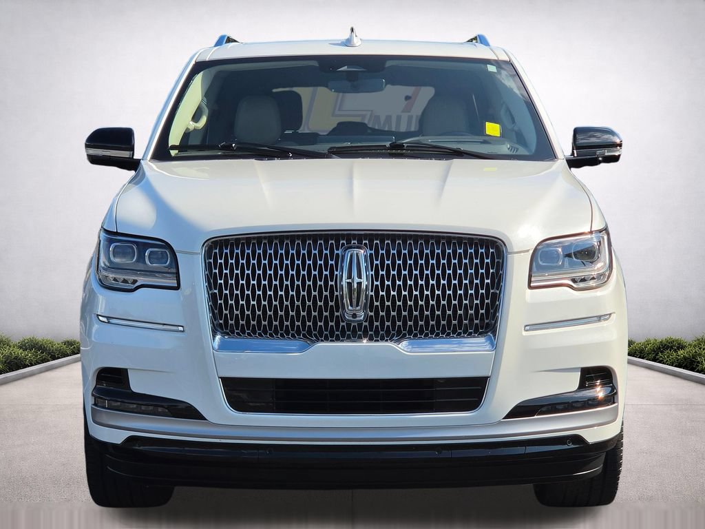 Used 2022 Lincoln Navigator Reserve AWD/4WD image 3