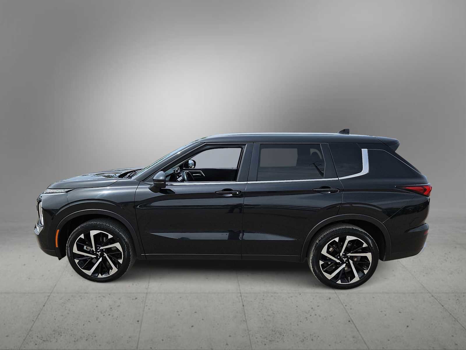 Used 2024 Mitsubishi Outlander SE AWD/4WD image 5