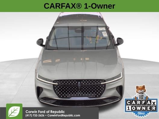 Used 2025 Lincoln Nautilus Premier image 2