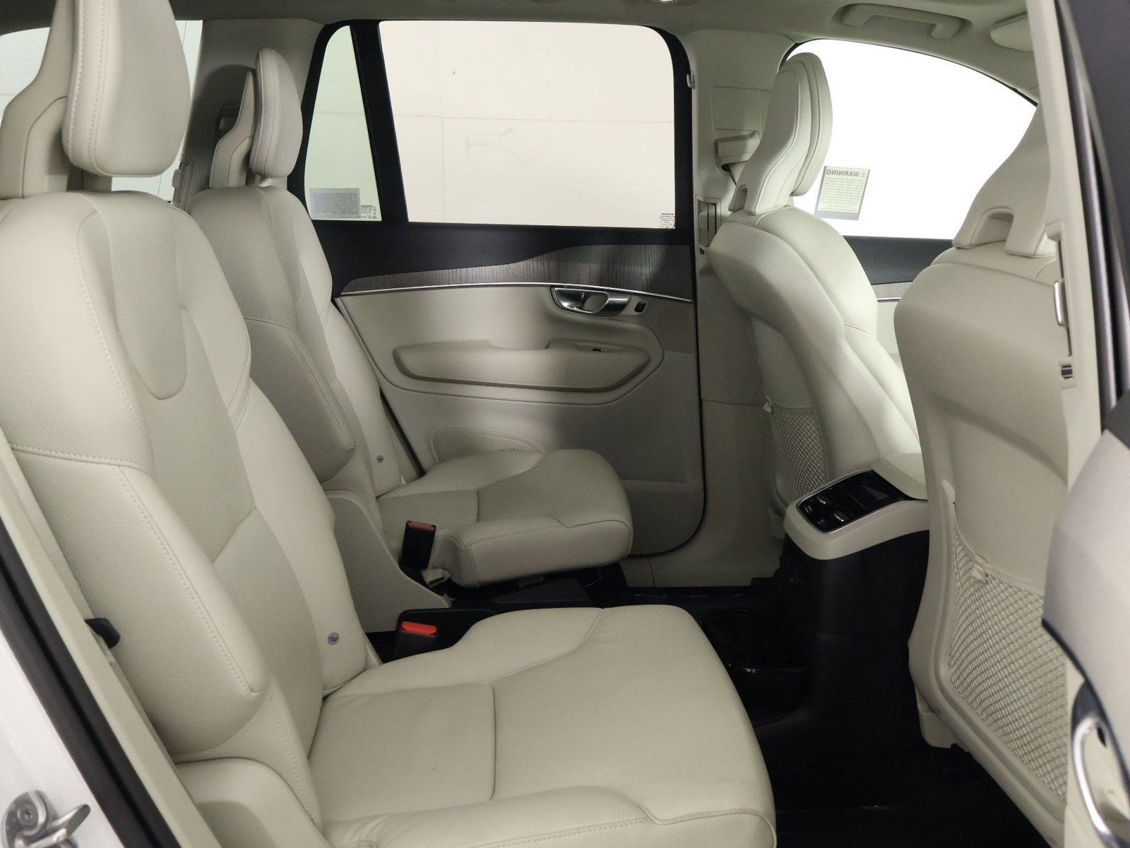 Certified 2025 Volvo XC90 T8 Plus w/ Protection Package Premier AWD/4WD image 30