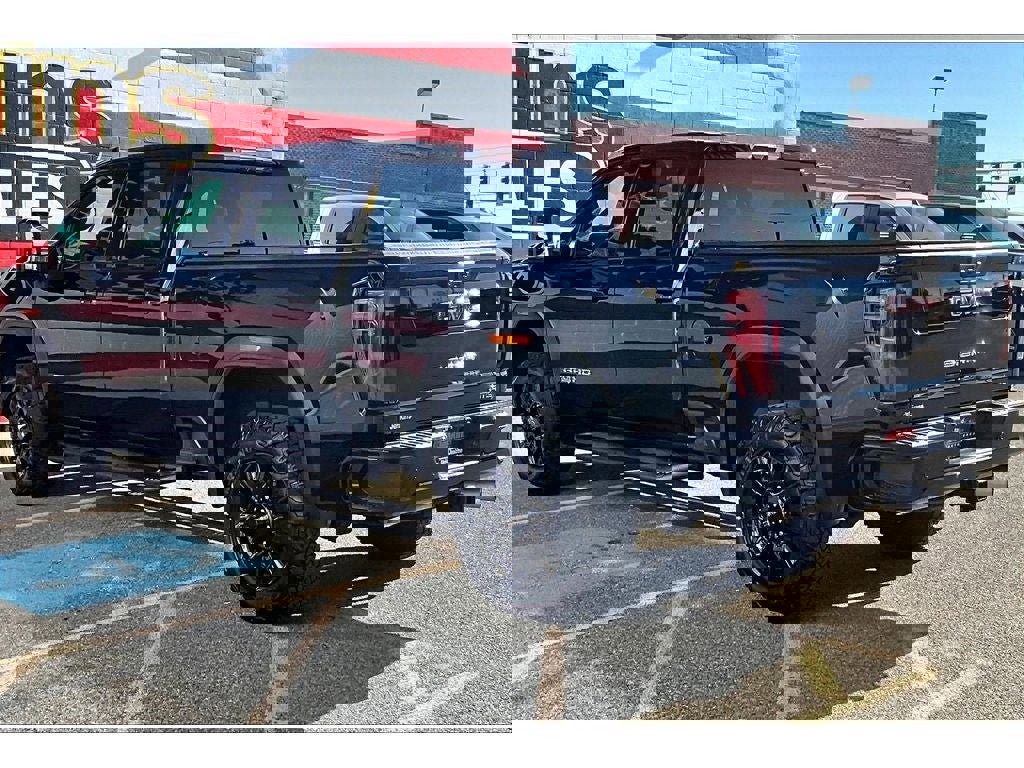 Used 2024 GMC Sierra 2500 AT4 image 13