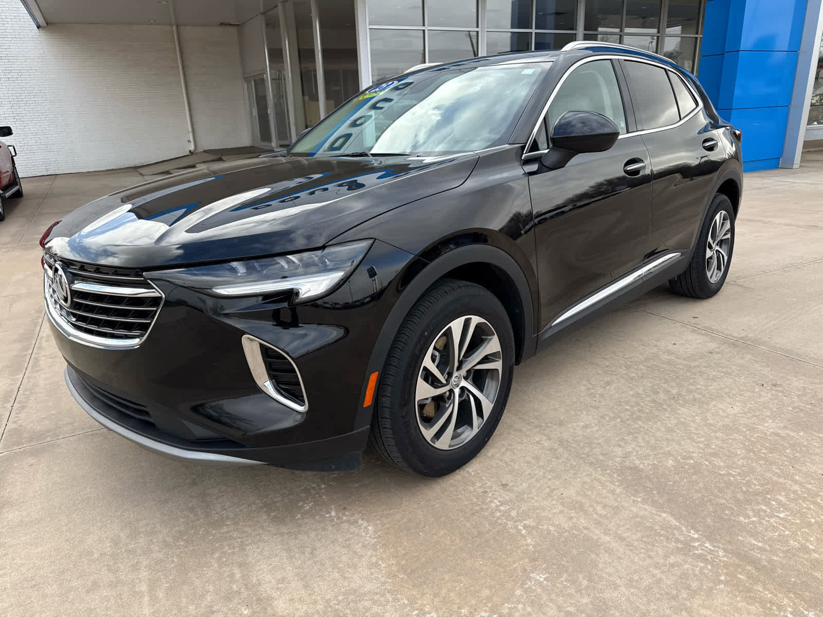 Used 2023 Buick Envision Essence image 2