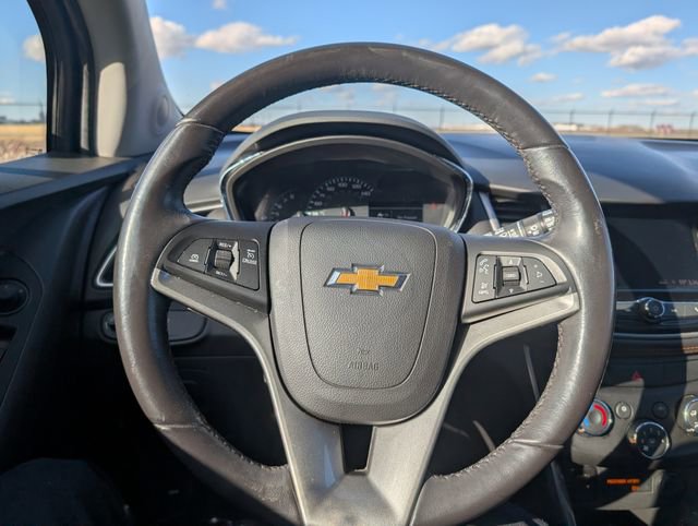 Used 2022 Chevrolet Trax LT w/ LT Convenience Package image 18