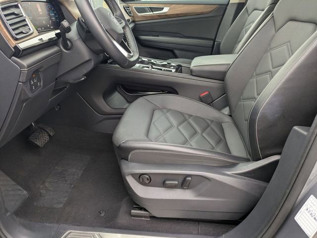 Used 2025 Volkswagen Atlas SE image 12