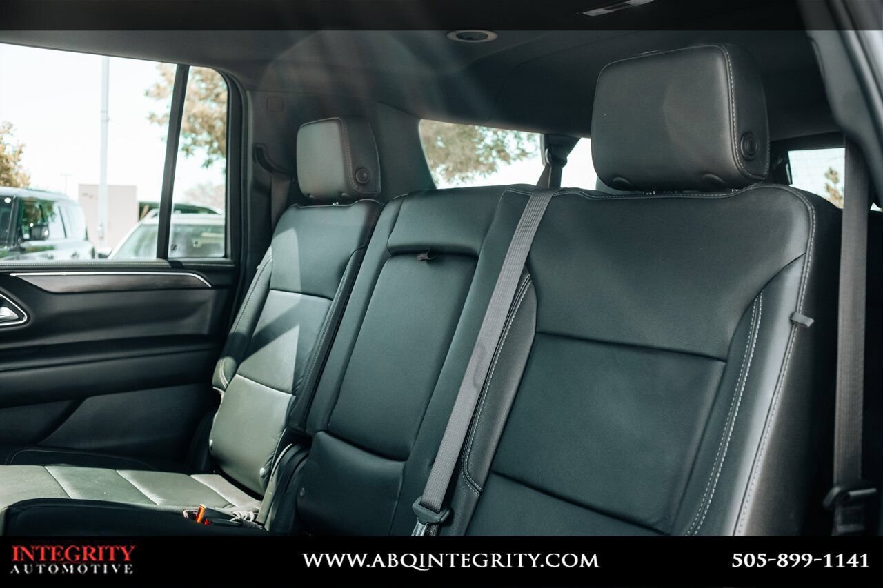 Used 2024 Chevrolet Suburban LT RWD image 39