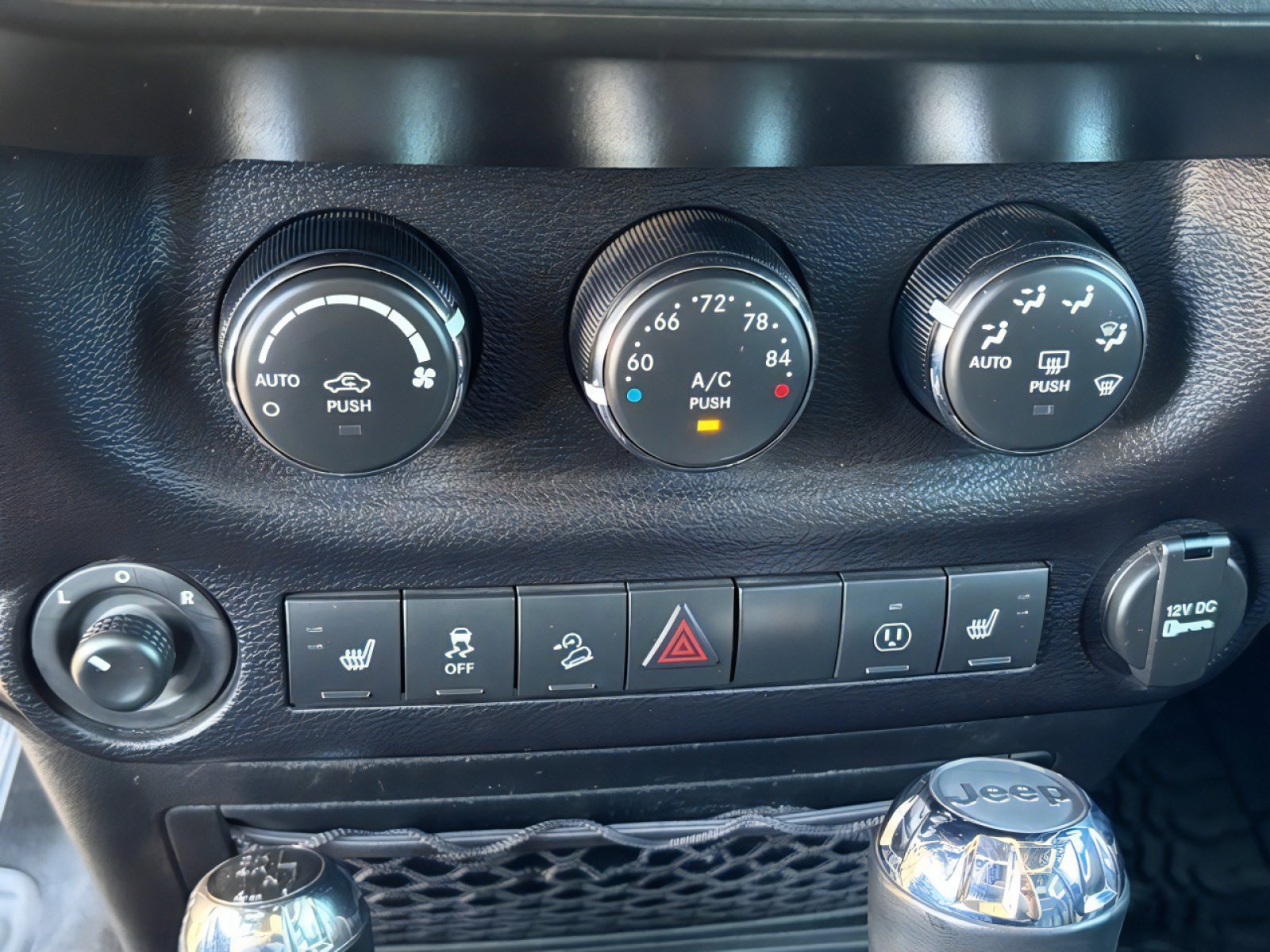 Used 2016 Jeep Wrangler Unlimited Rubicon image 24