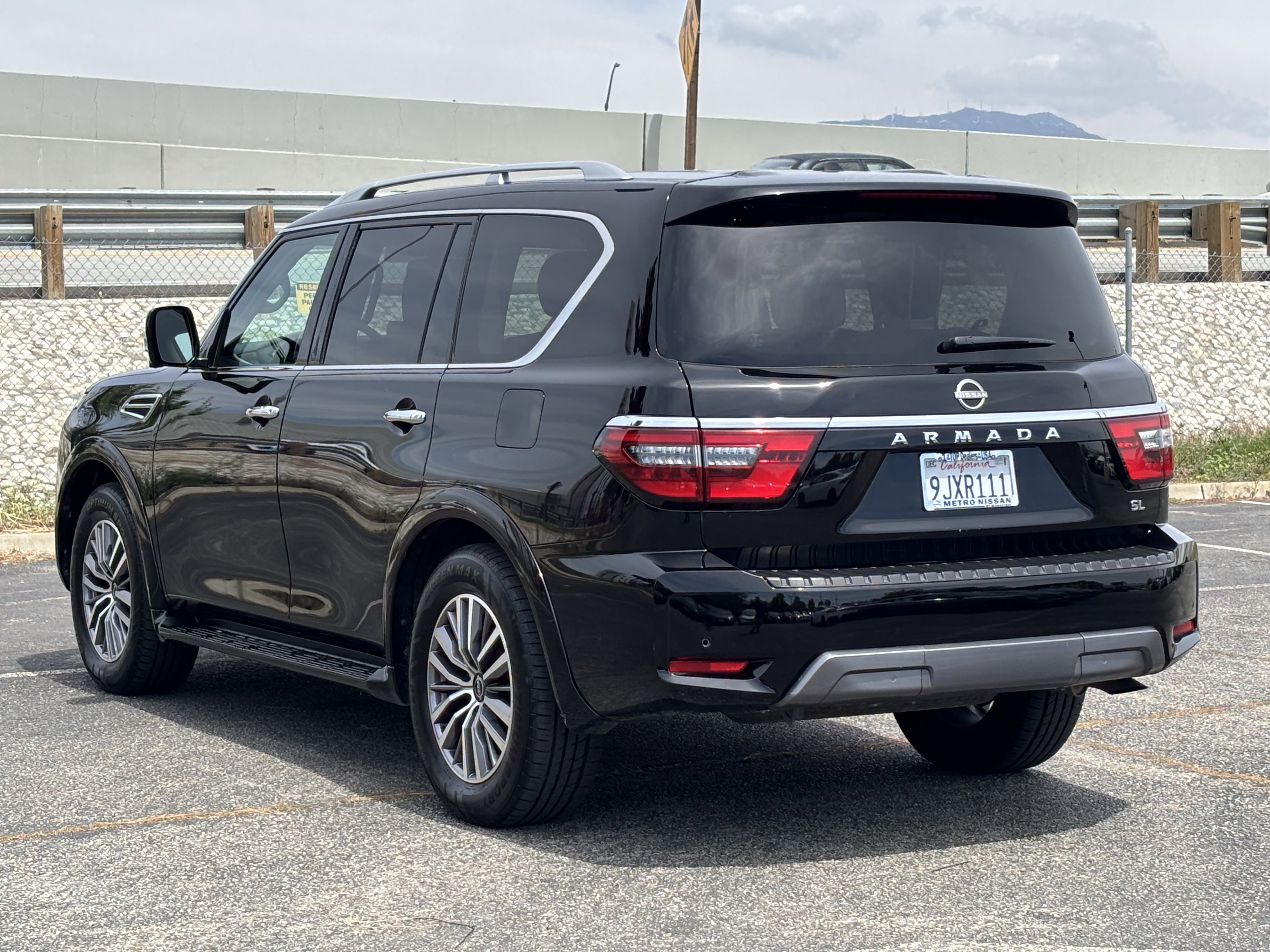 Used 2024 Nissan Armada SL w/ Captain's Chairs Package RWD image 5