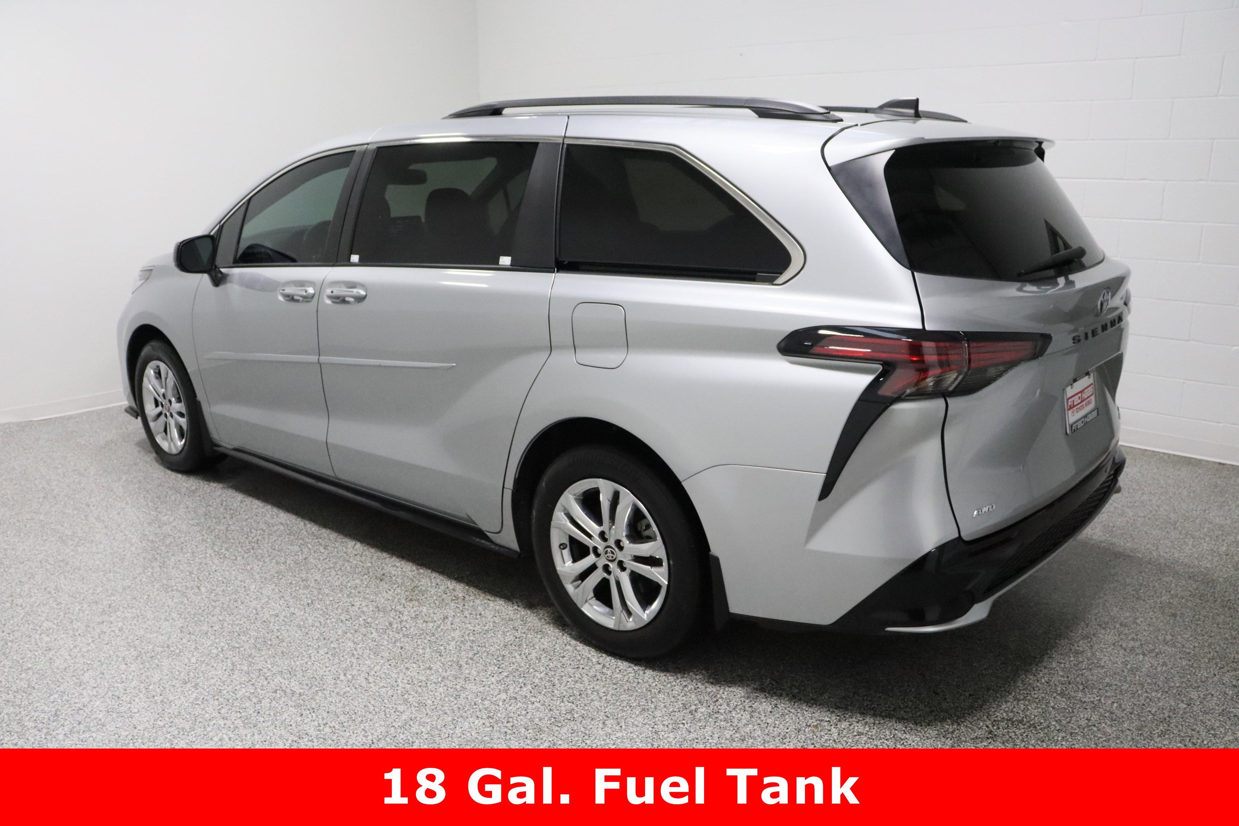 Used 2023 Toyota Sienna XSE image 9