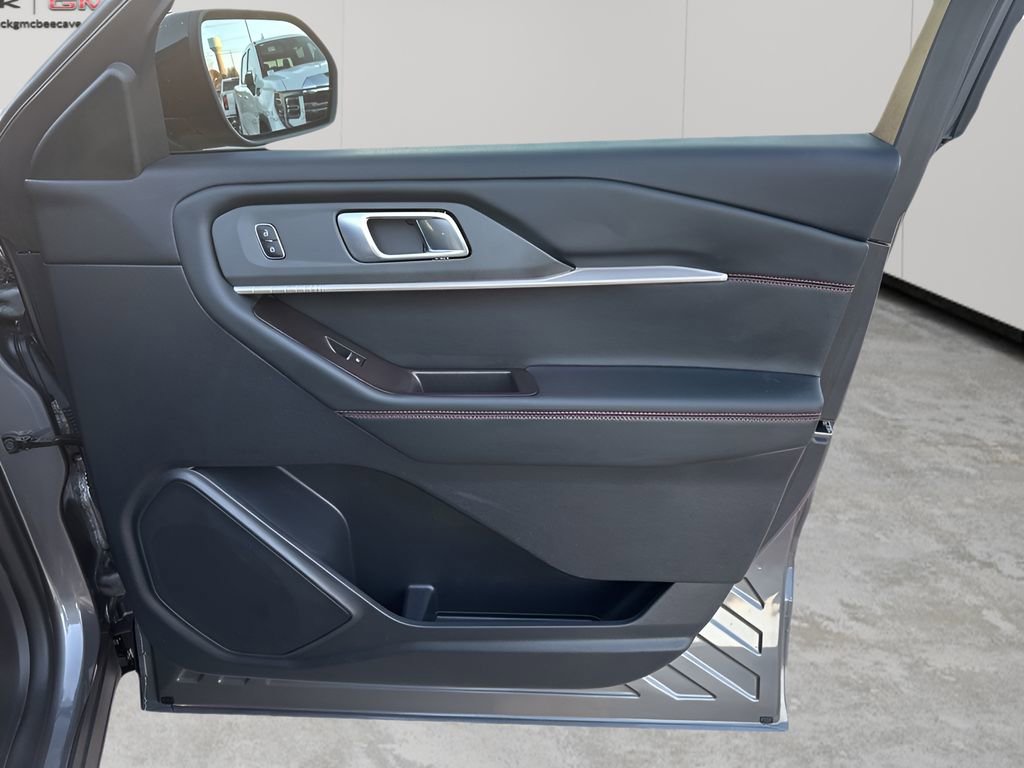 Used 2025 Ford Explorer ST image 13