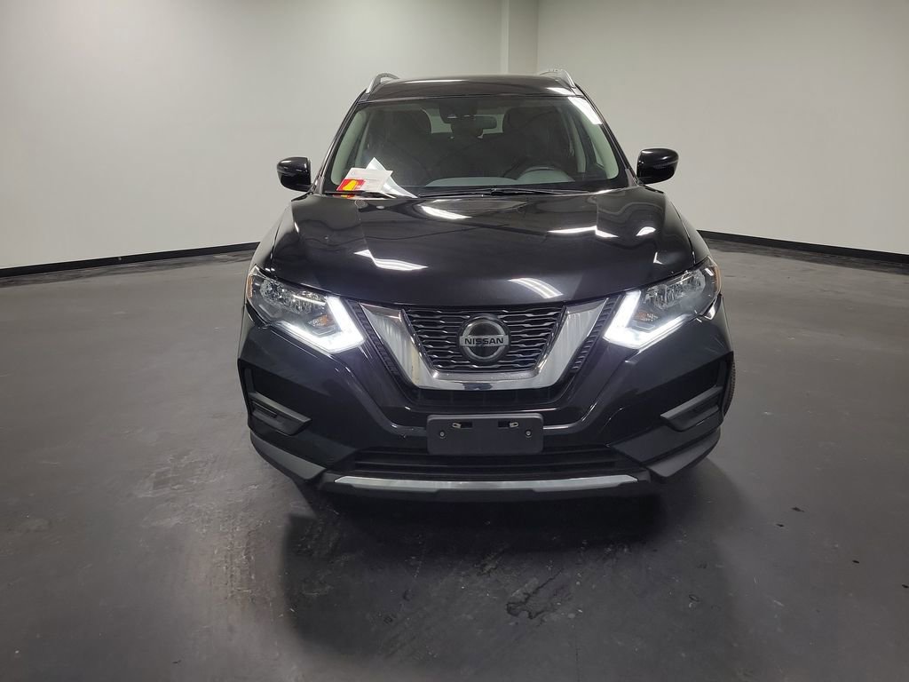 Used 2020 Nissan Rogue SV image 2