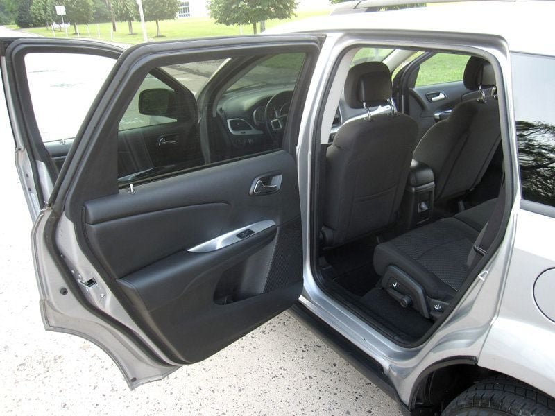 Used 2018 Dodge Journey SE FWD image 25