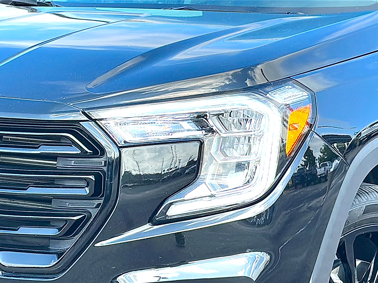 Used 2024 GMC Terrain SLT w/ Elevation Edition AWD/4WD image 4