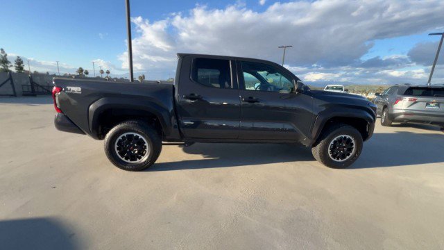 Used 2025 Toyota Tacoma TRD Off-Road image 9