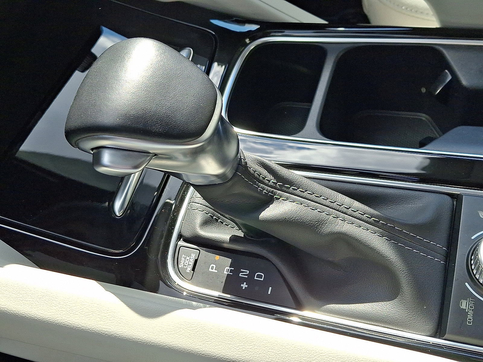 Used 2023 Kia Telluride S w/ S Sunroof Package image 16