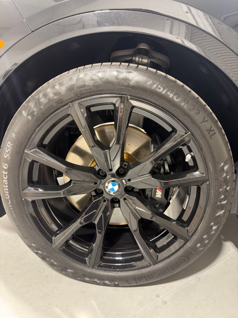 Used 2024 BMW X7 xDrive40i w/ M Sport Package AWD/4WD image 3