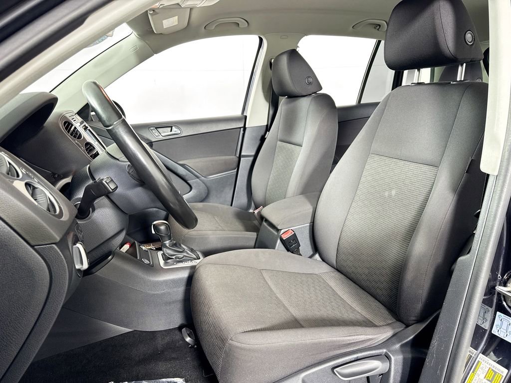 Used 2017 Volkswagen Tiguan Limited w/ Premium Package image 22