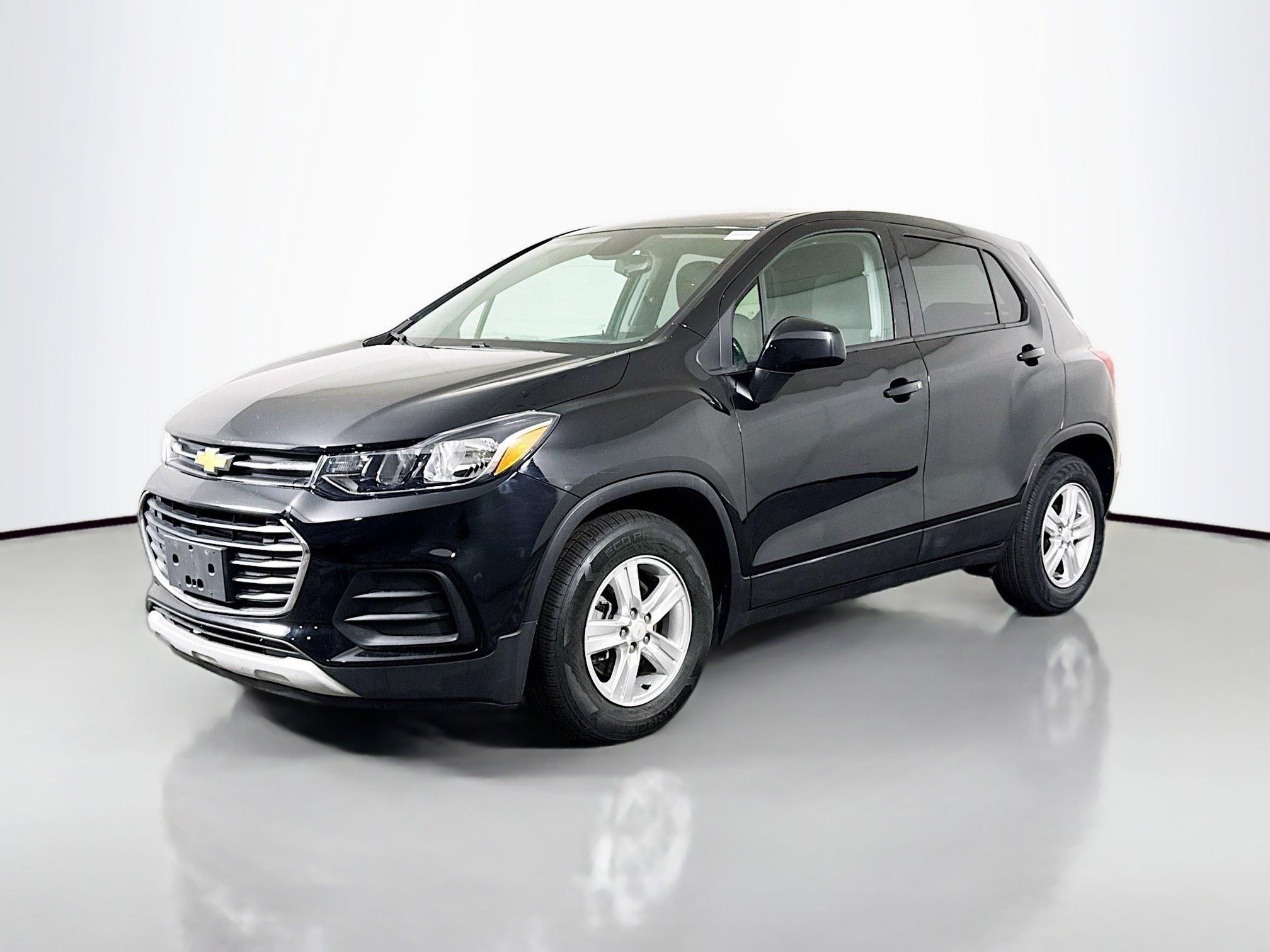 Used 2021 Chevrolet Trax LS w/ Tint and Cruise Package image 4