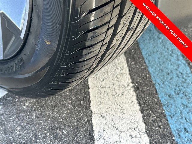 Used 2023 Hyundai Venue SEL image 13