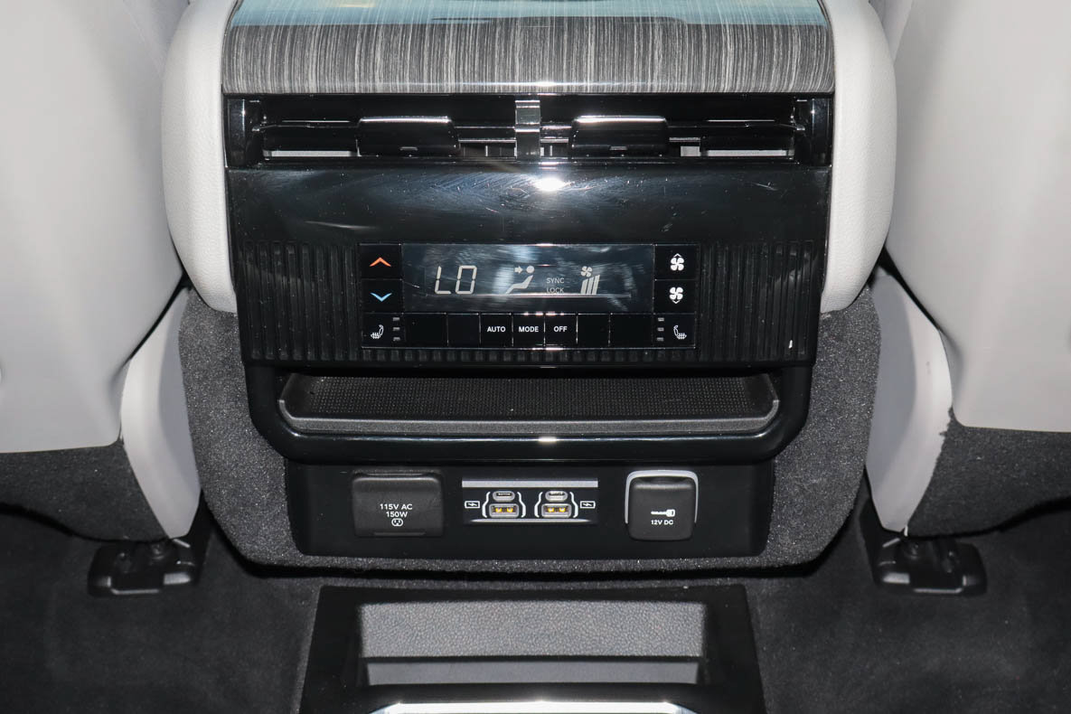 Used 2022 Jeep Wagoneer Series III w/ Flexible Seating Group AWD/4WD image 11