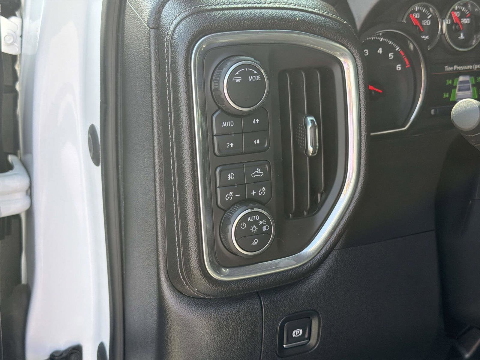 Certified 2020 Chevrolet Silverado 1500 RST AWD/4WD image 15