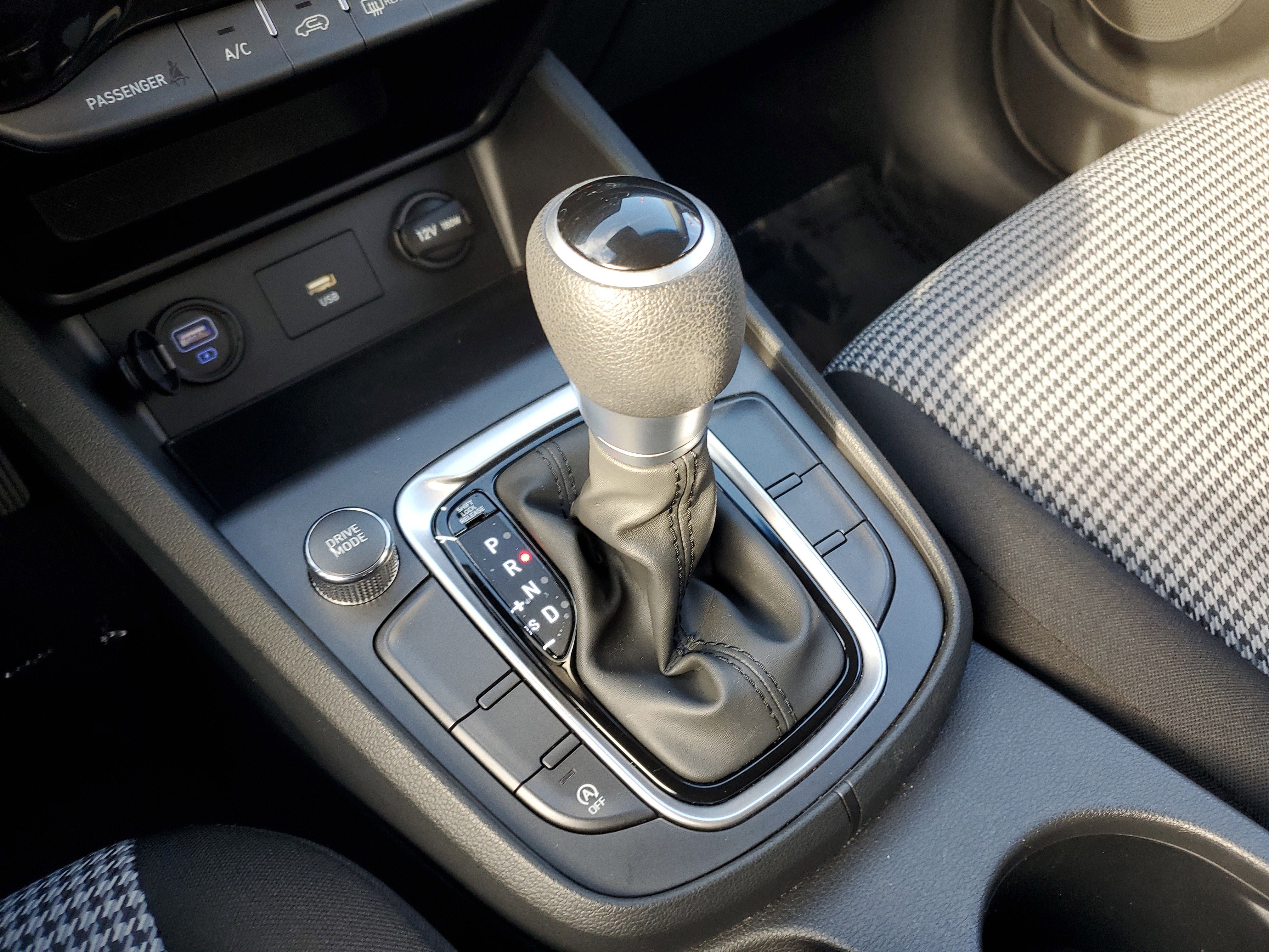 Used 2023 Hyundai Kona SE w/ Cargo Package image 24