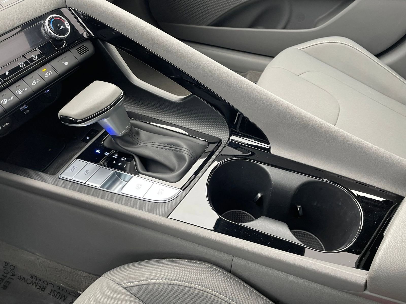 Used 2025 Hyundai Elantra SEL image 42