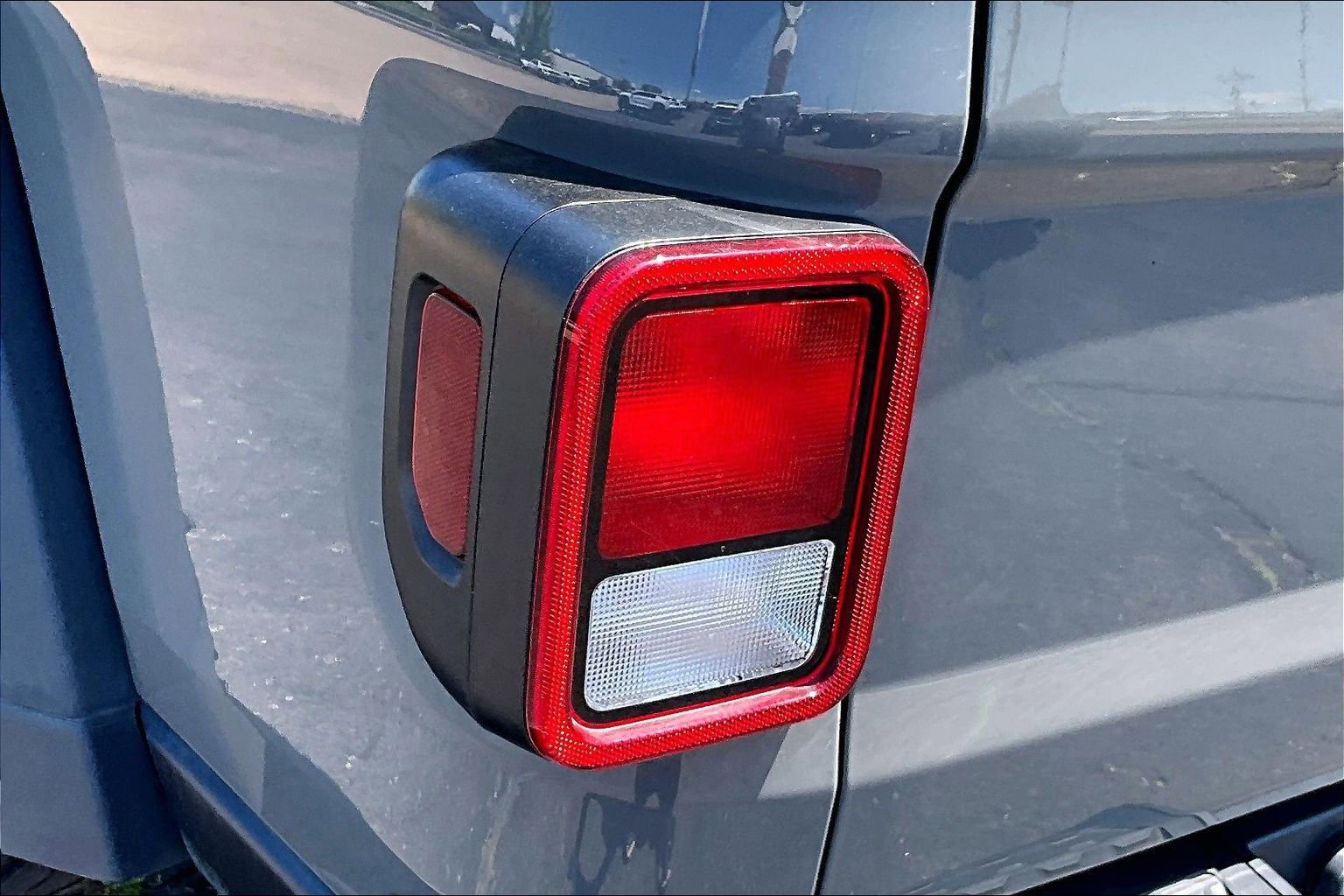 Used 2022 Jeep Gladiator Rubicon w/ Cold Weather Group AWD/4WD image 32