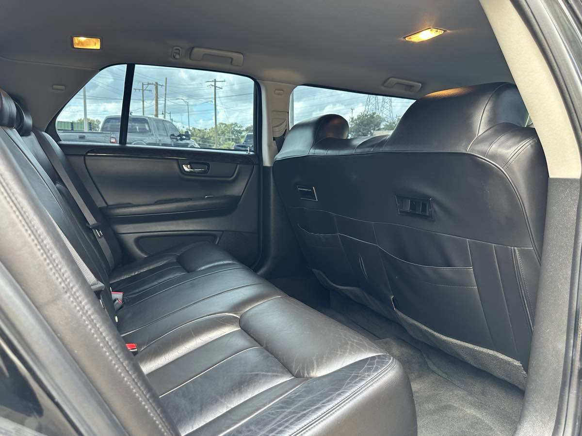 Used 2011 Cadillac DTS Limousine image 42