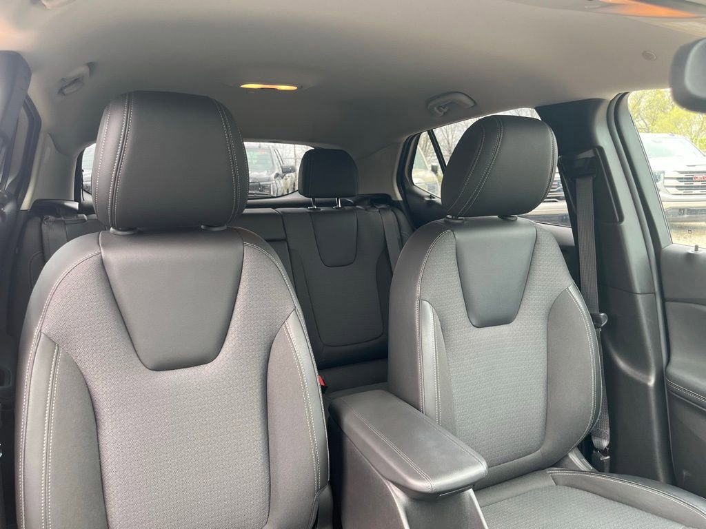 Used 2023 Buick Encore GX Select w/ Sport Touring Package FWD image 36