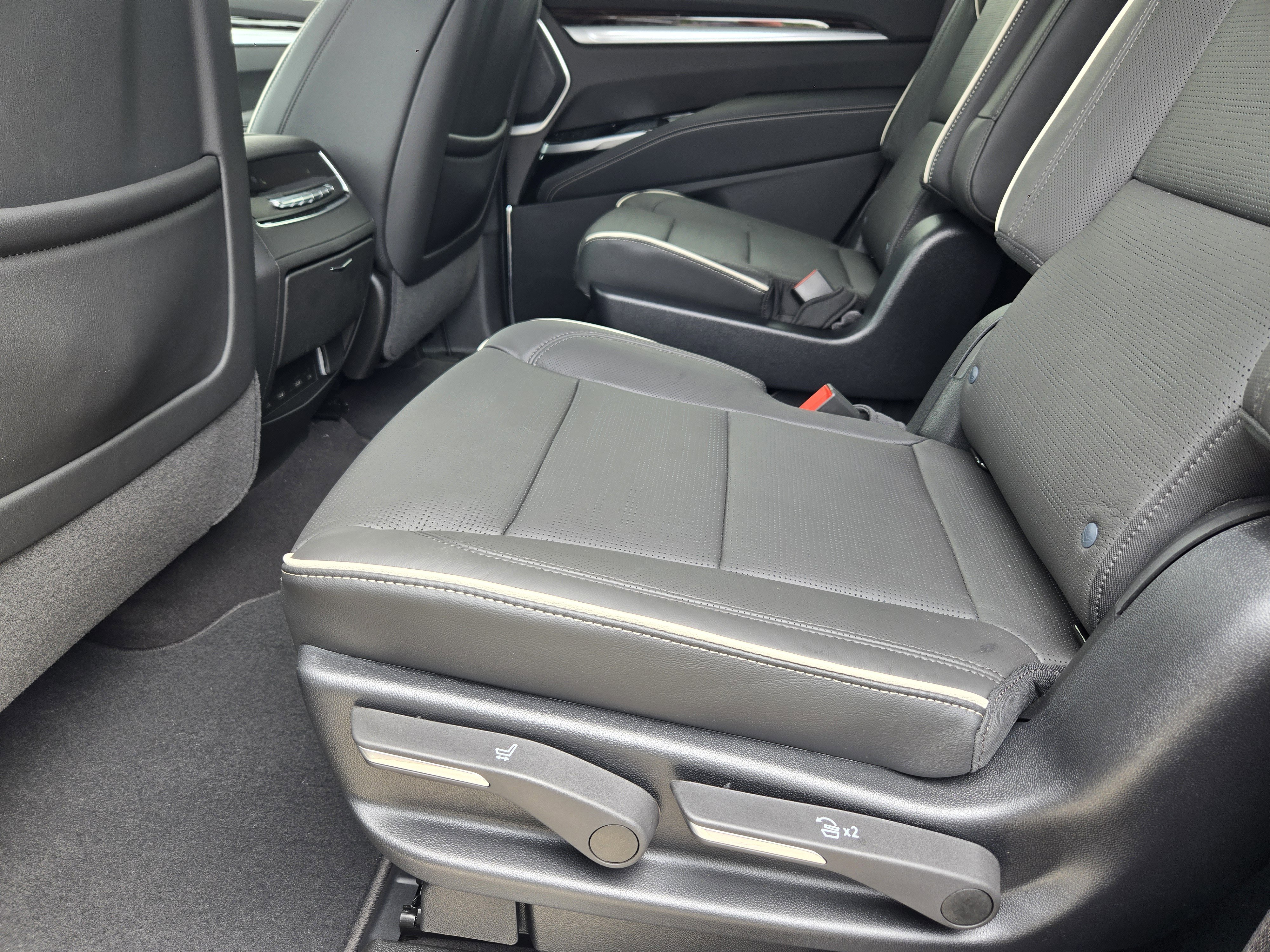 New 2025 Cadillac Escalade Premium Luxury w/ Touring Package image 20