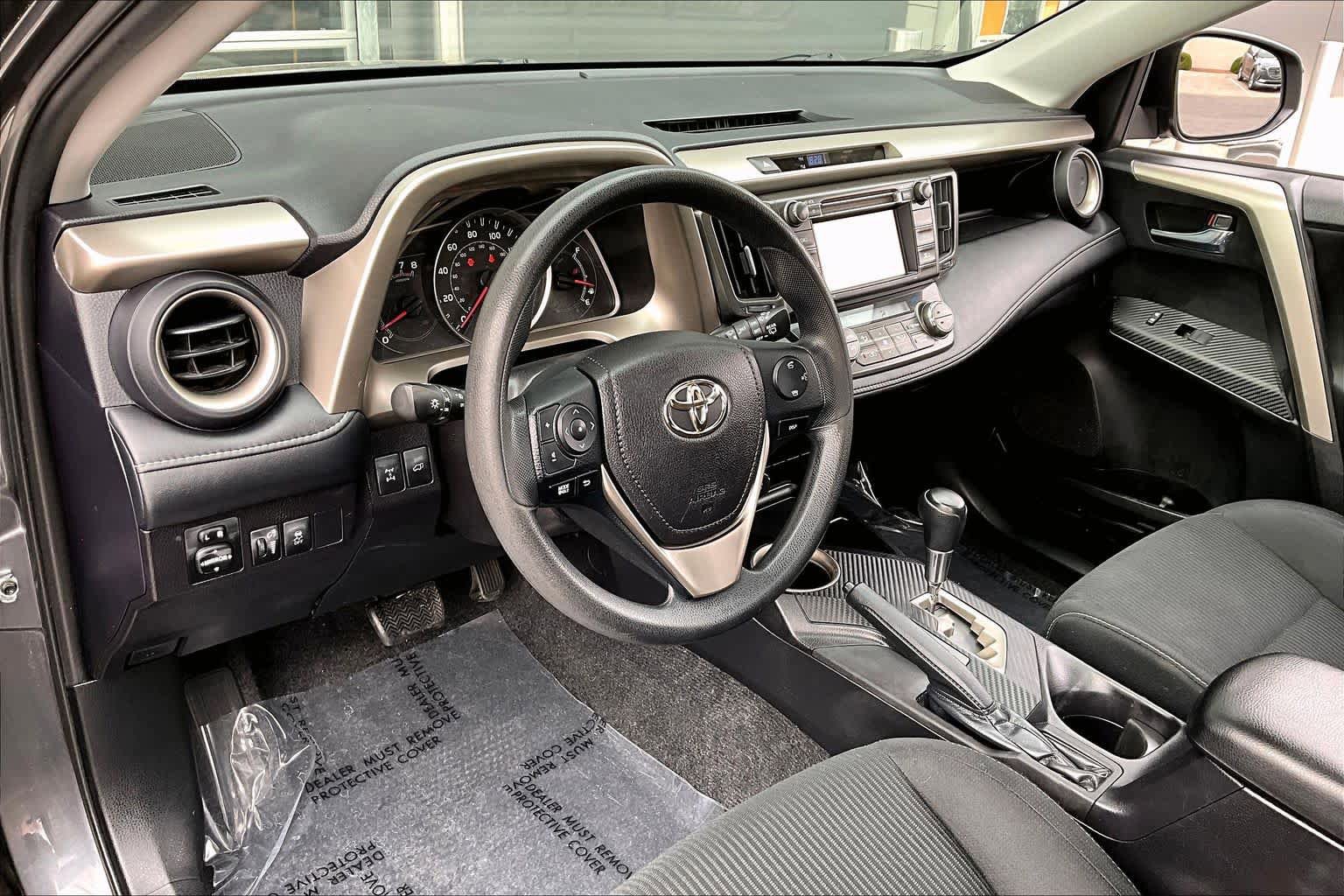 Used 2015 Toyota RAV4 XLE AWD/4WD image 18