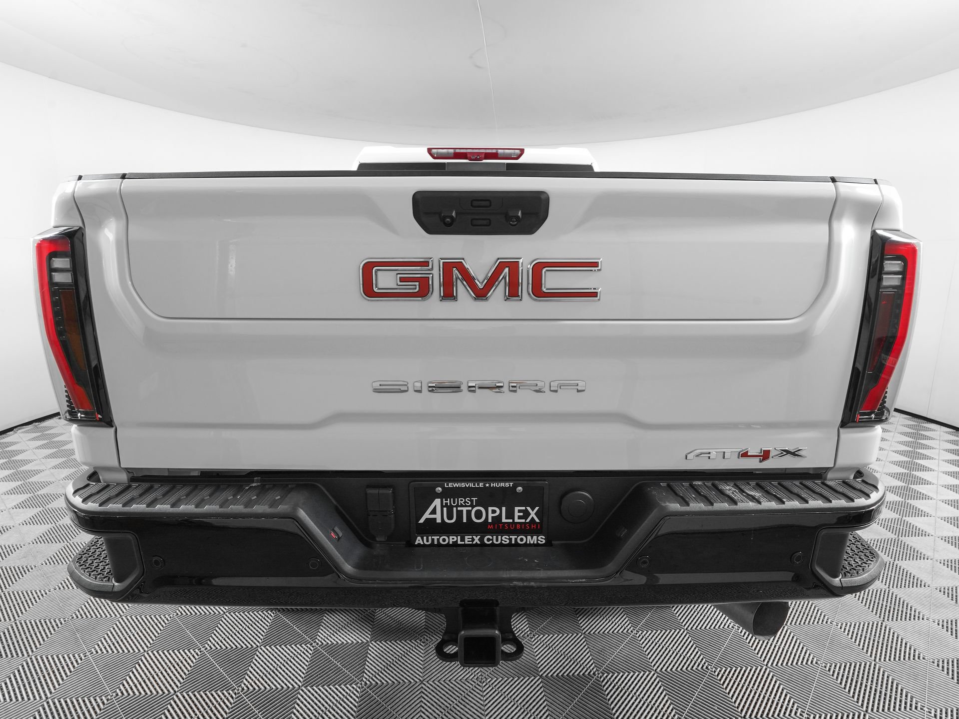Used 2025 GMC Sierra 2500 AT4X AWD/4WD image 5