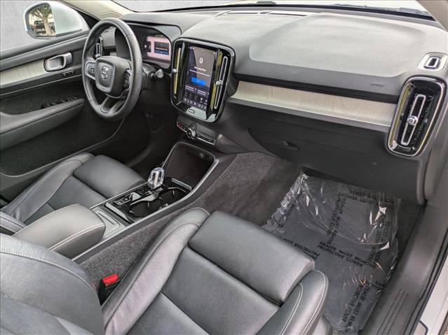 Used 2025 Volvo XC40 B5 Plus AWD/4WD image 19