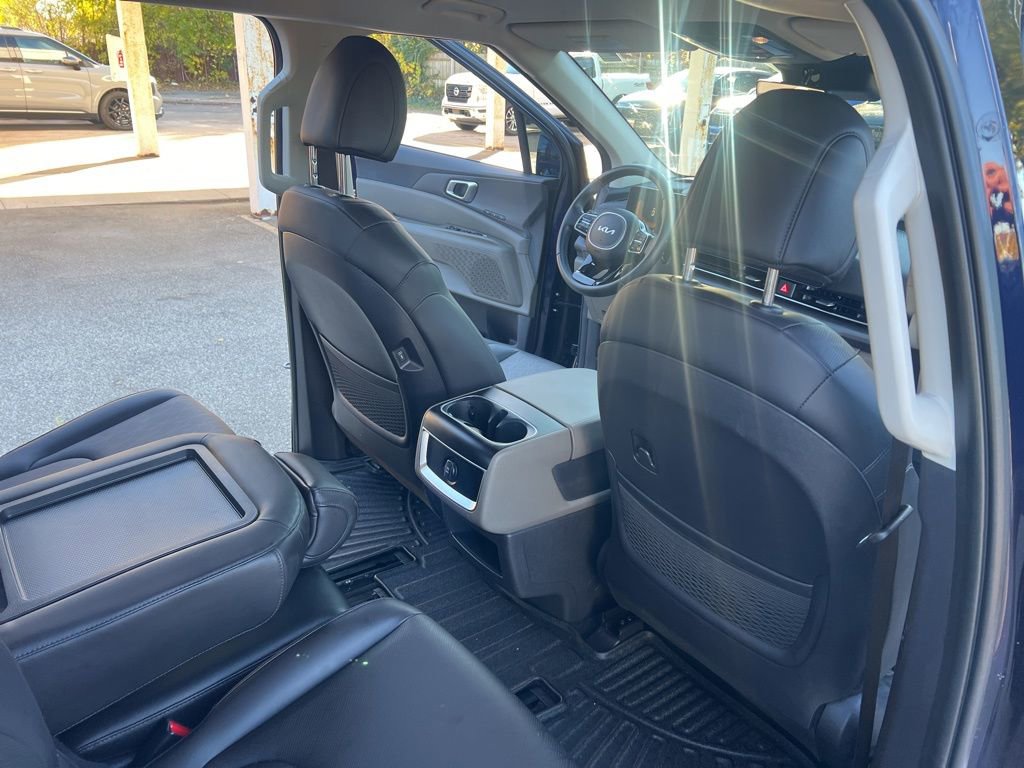 Certified 2025 Kia Carnival EX image 13
