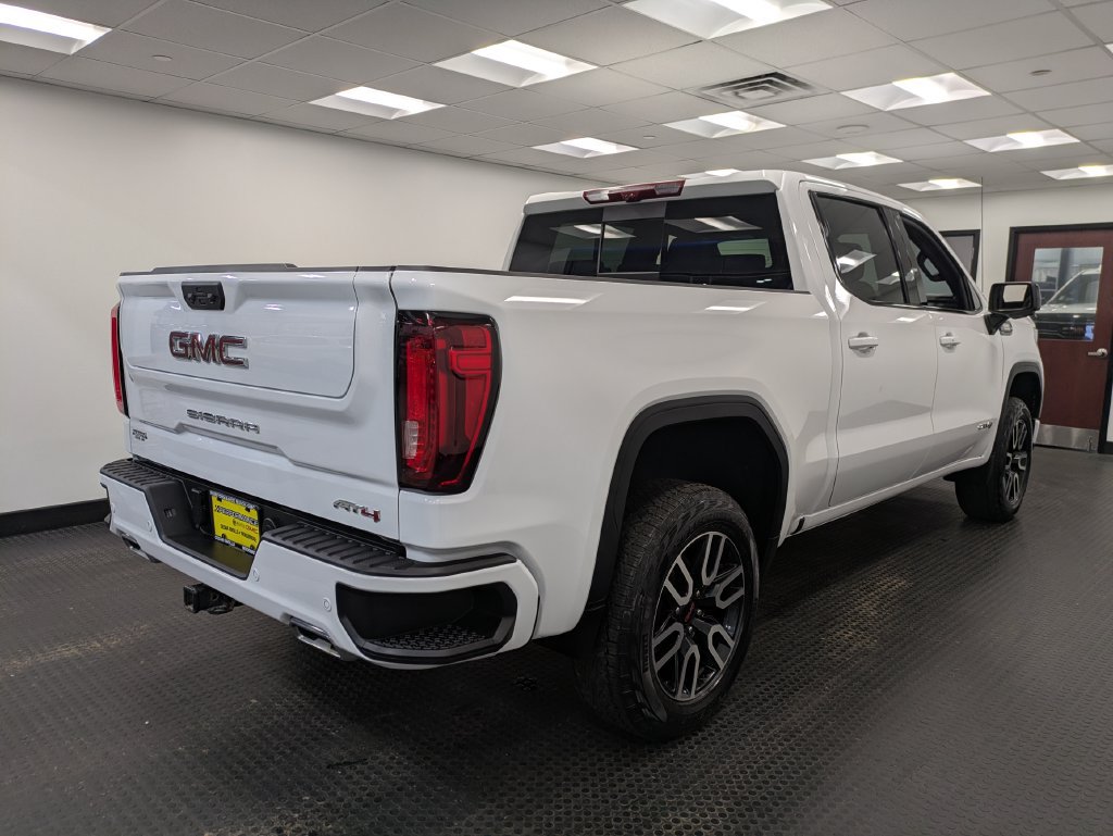 Used 2025 GMC Sierra 1500 AT4 w/ Technology Package AWD/4WD image 4