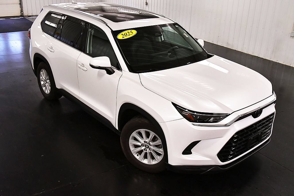 Used 2025 Toyota Grand Highlander AWD Hybrid image 12