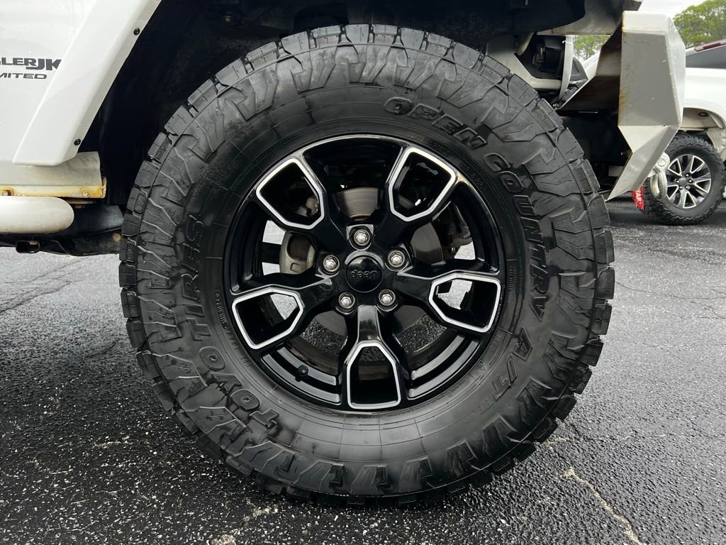 Used 2018 Jeep Wrangler Unlimited Sahara image 34
