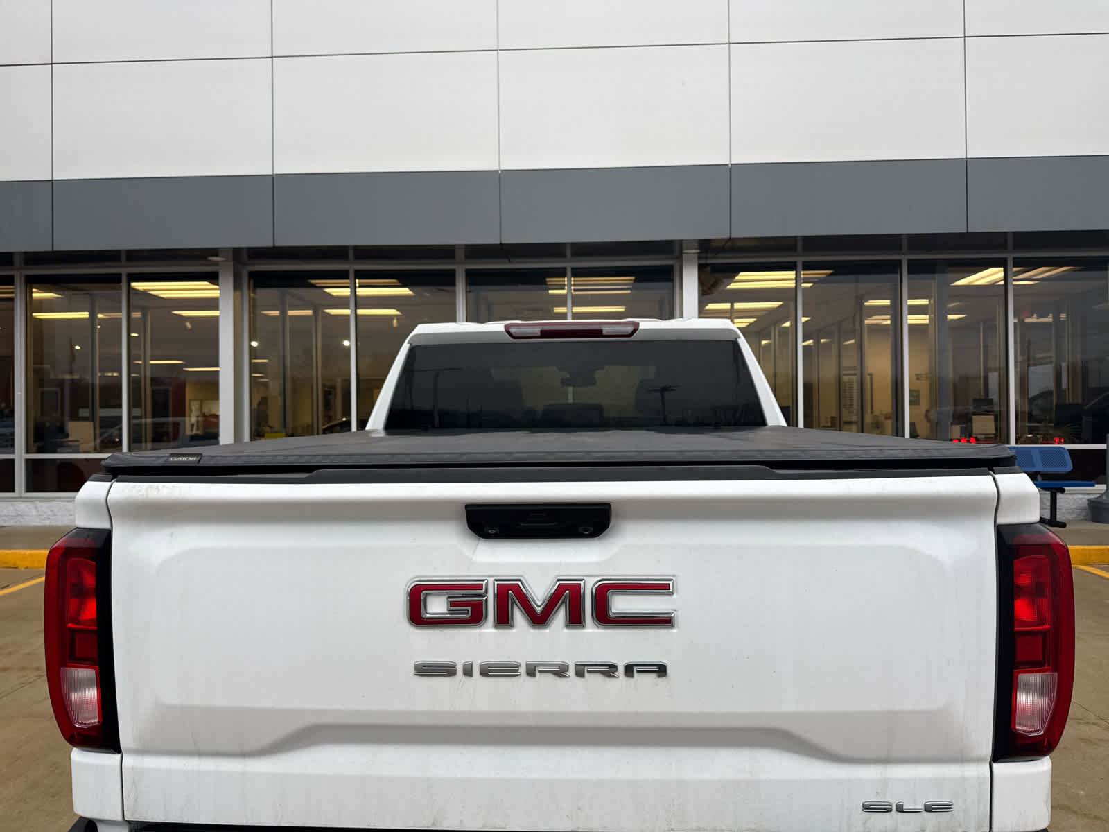 Used 2023 GMC Sierra 1500 SLE image 6