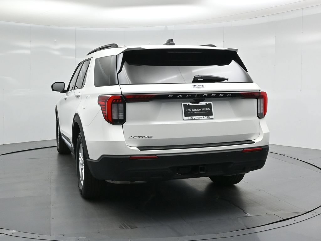 Certified 2025 Ford Explorer Active RWD image 30