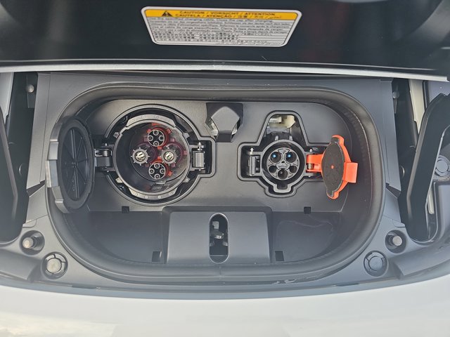 Certified 2023 Nissan Leaf S image 25