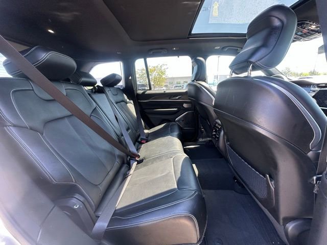 Used 2023 Jeep Grand Cherokee Overland w/ Luxury Tech Group IV AWD/4WD image 33