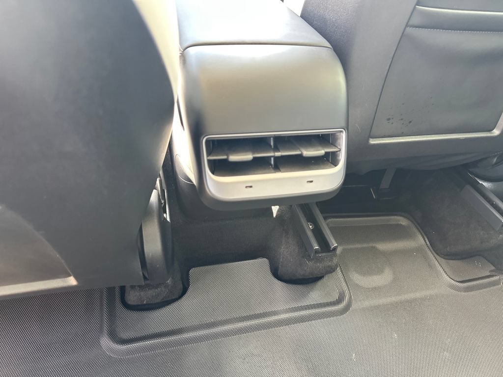 Used 2023 Tesla Model Y Long Range AWD/4WD image 28